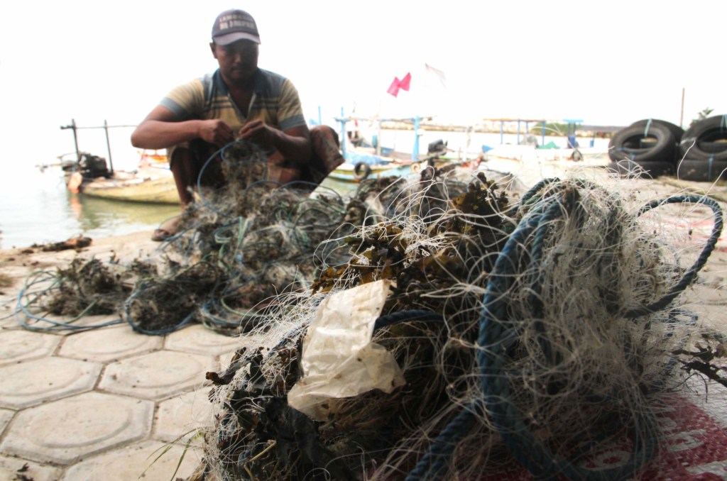 Bulan Cinta Laut 2024 Targetkan Pembersihan 200 Ton Sampah&nbsp;Laut