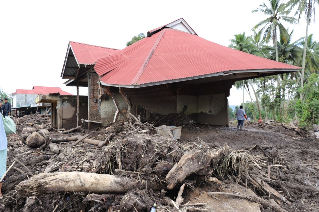 Lahar Dingin Perparah Dampak Banjir dan Longsor&nbsp;Sumbar
