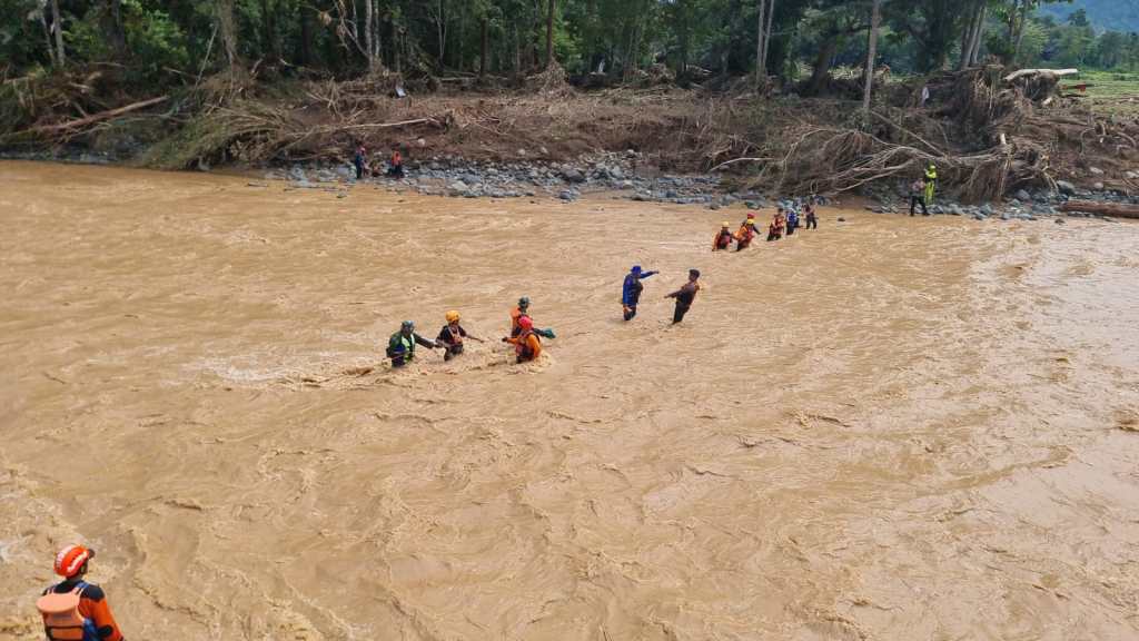 Banjir dan Longsor di Sulsel Tewaskan 15 Orang, WALHI Ungkap&nbsp;Penyebabnya