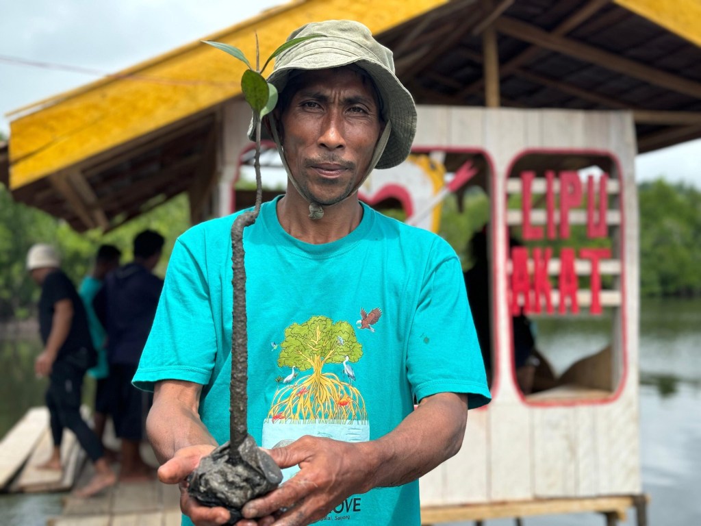 Kisah Gila Ato Tanam Ratusan Ribu Mangrove Demi&nbsp;Kepiting