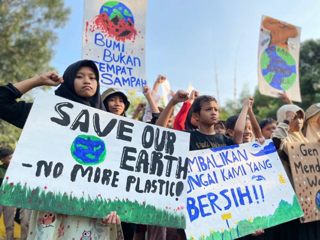 Kala Udara di Jatim Terpapar&nbsp;Mikroplastik