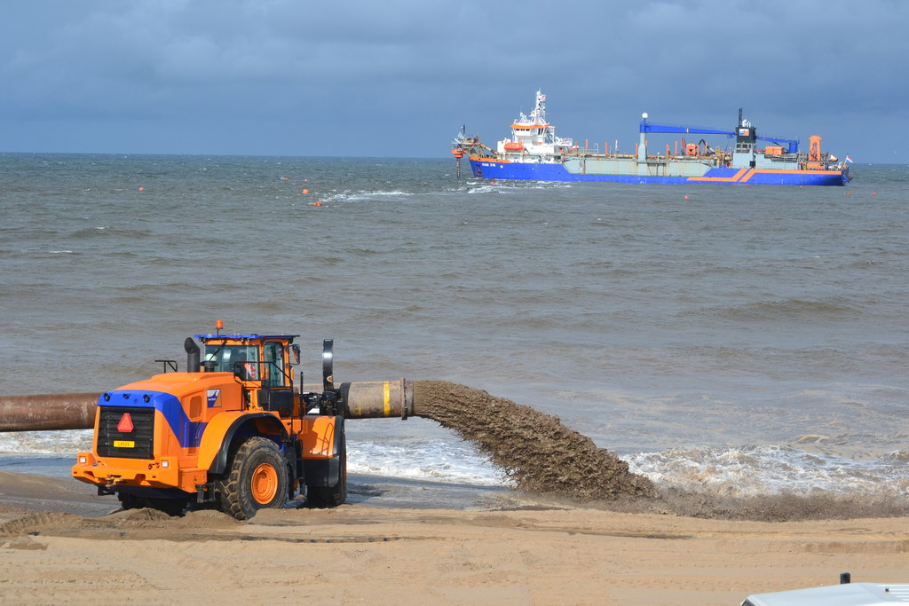 Kontroversi Ekspor Pasir Laut: Ancaman Lingkungan atau Peluang&nbsp;Ekonomi?